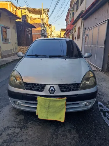 Renault Clio RT/ Privilège 1.6 16V 5P 2004