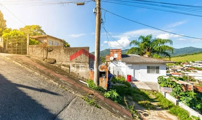 Casa em Rua Caramuru Garcia - Cachoeiras (Guaporanga) - Biguaçu/SC