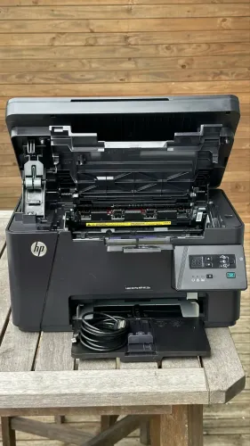 HP LaserJet Pro MFP M125a - Multifuncional Laser + Toner
