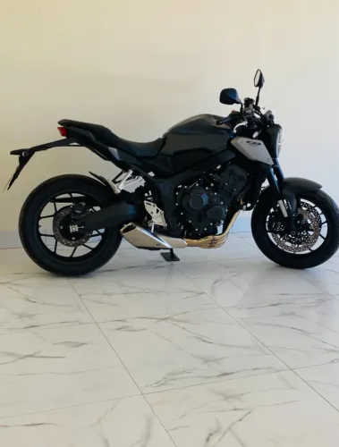 CB 650r com apenas 3.290km