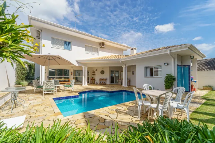 Casa no condomínio Condomínio Ouro Verde para venda com 5 quartos, sendo 2 suítes, 362m²