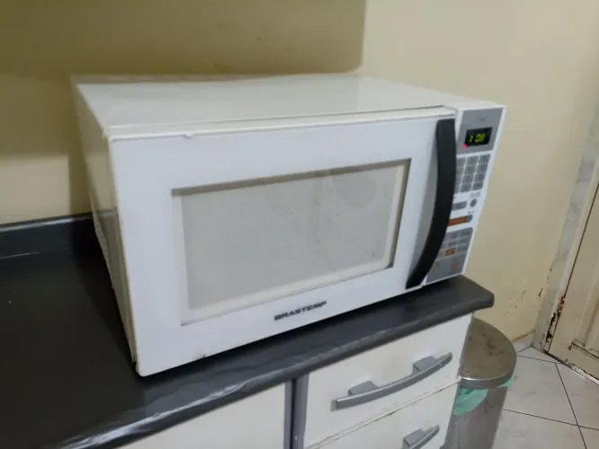 Microondas Grande 30L Brastemp funcionando perfeitamente