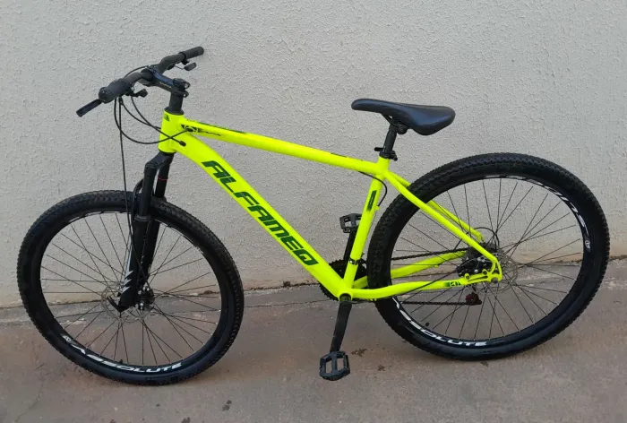 Bicicleta aro 29 com nota, tudo funcionando, NÃO TROCO retirada Em águas lindas
