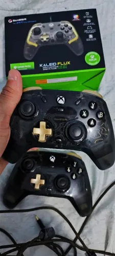 Dois controles Gamesir Kailed Flux.