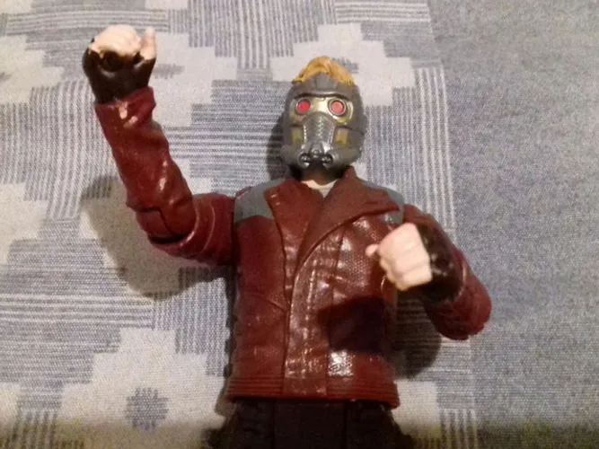 Boneco personagem marvel