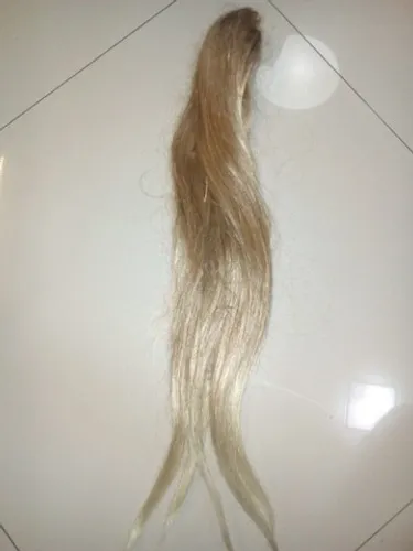 Acessório para cabelo loiro liso