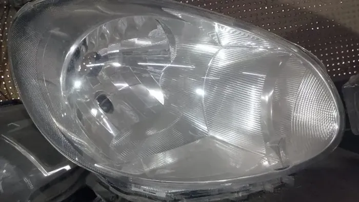 Farol Direito Nissan March Antigo