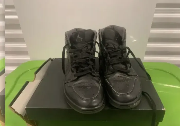 Tênis Nike Air Jordan 1 Mid Black - Size 9.5 Aceito Oferta