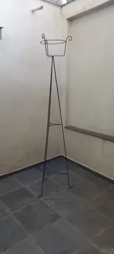Tripé porta vasos