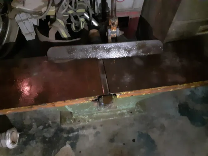 Uma Tupia e uma plaina para marcenaria