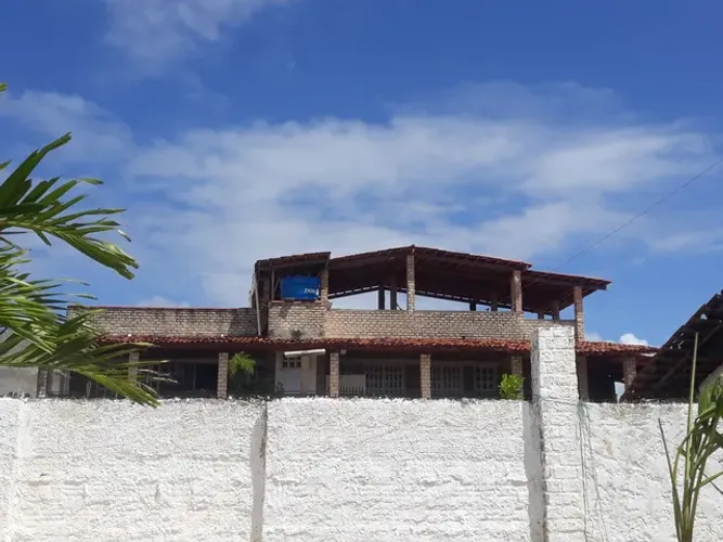 Vende se 2 casas com 3 pontos comerciais na Redinha.