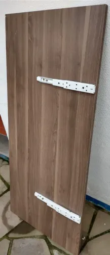 Mesa retrátil ideal para espaços pequenos.