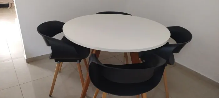 Vendo uma mesa de sala ou cozinha 