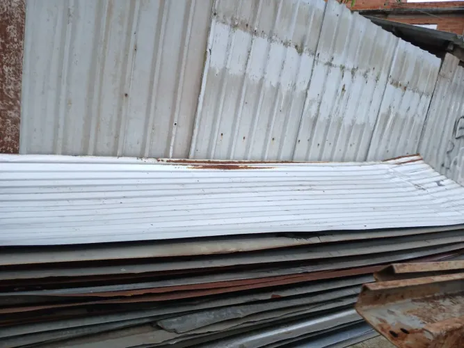 Vende se telhas de zinco