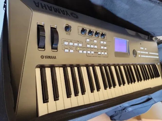 Teclado sintetizador MM6 yamaha