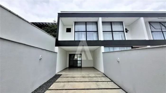 Casa Geminada com 1 suíte(s) mais 2 quarto(s) à venda no bairro Costa E Silva em Joinville