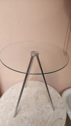 Mesa metal e vidro