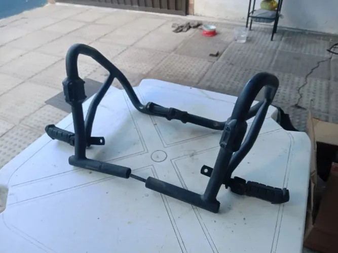 Acessório para moto 300 .Protetor de tanque ,usado