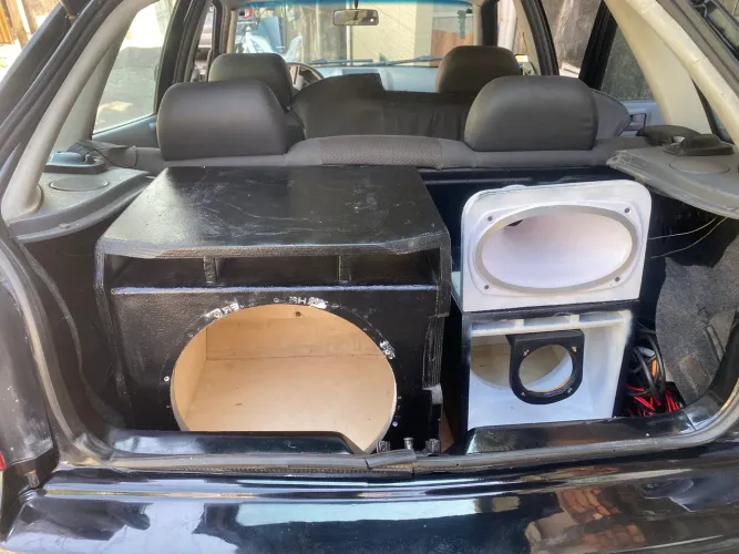 Caixa de som feito a madeirite naval