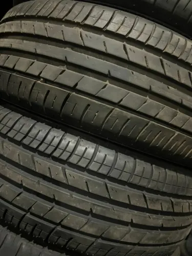Pneus Sport Dunlop 185/60/15 97% vida útil