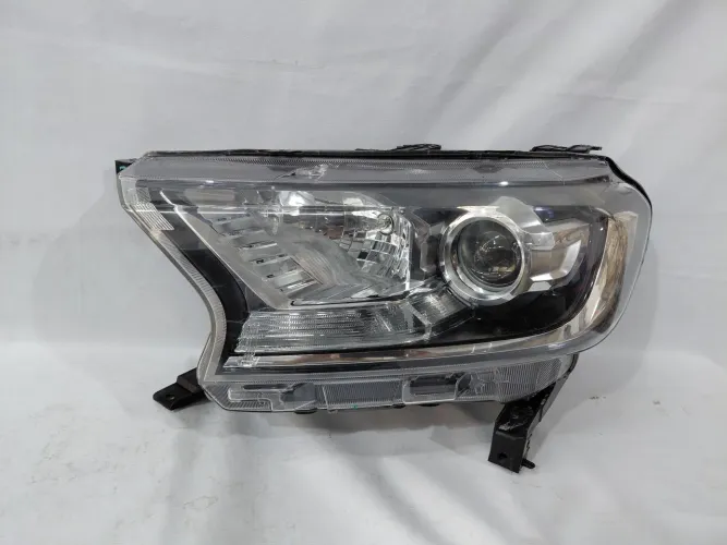 Farol Ranger 2017/ 2022 esquerdo  COM DETALHE 