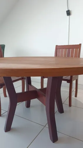 Mesa de Jantar Redonda em Madeira Maciça