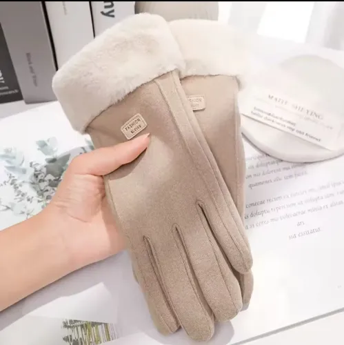 Luvas Femininas de Inverno com Detalhes em Pelúcia