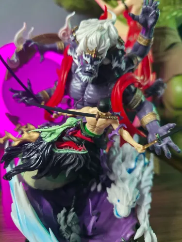 Action Figure Zoro vs. Kaido - Escala Detalhada