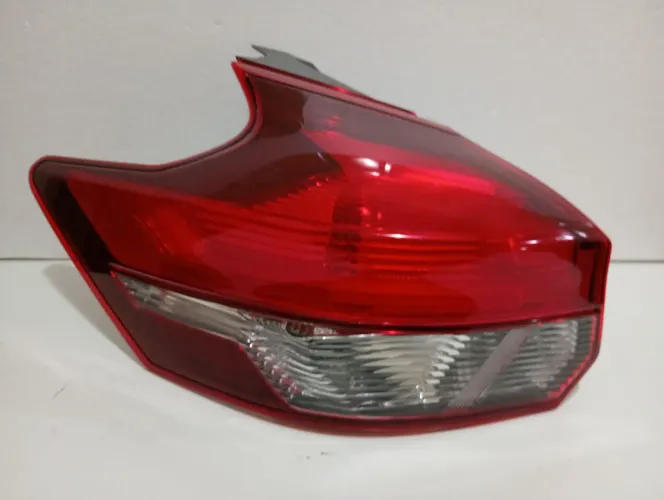 Lanterna traseira Nissan kicks sem led lado esquerdo original 