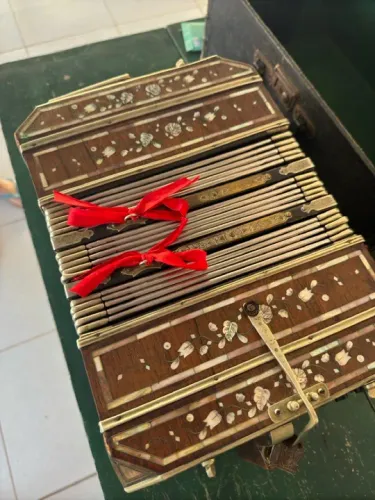 Bandoneon (concertina) 