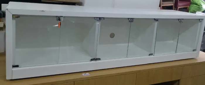 Rack Com Portas de Vidro