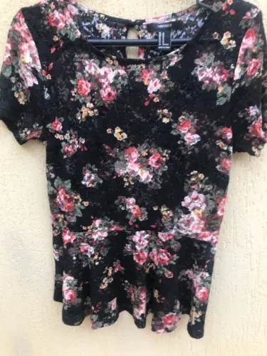 Blusa Preta Em Transparência Com Estampa Floral Forever 21