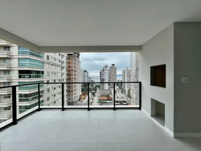 Apartamento Quadra MAR em 100X - 03 Suítes Vista MAR no Centro de Itapema