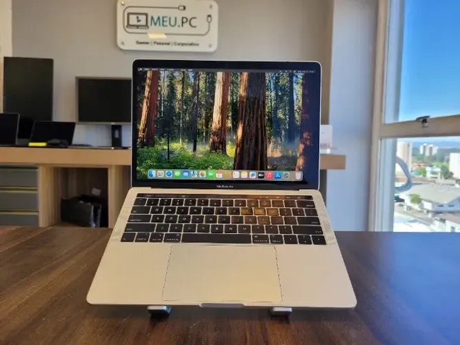 Apple Macbook Pro 2018 TouchBar - Core i5 | Quad Core | 256GB SSD | 8GB LPDDR3 | 13.3" Pra