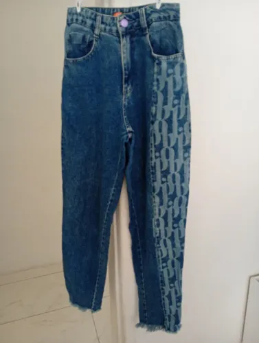 Promoção Calça Jeans com Detalhe Lateral