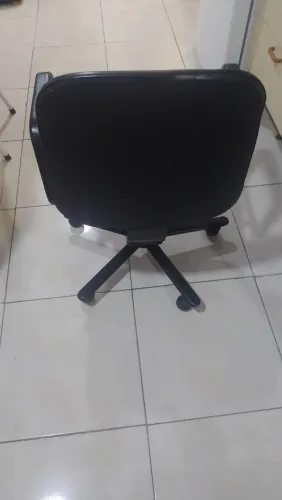 Cadeira de Escritório Giratória com Rodas