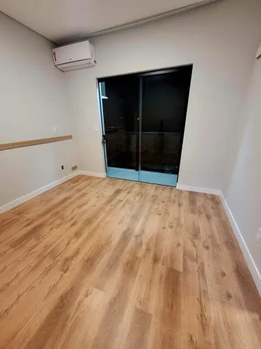 Piso vinilico,laminado  para comércio novo