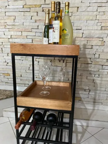 Adega industrial madeira e ferro