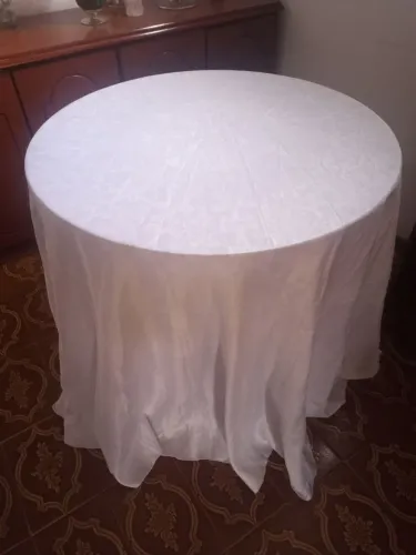Toalha de Mesa Redonda Branca de cetim grande