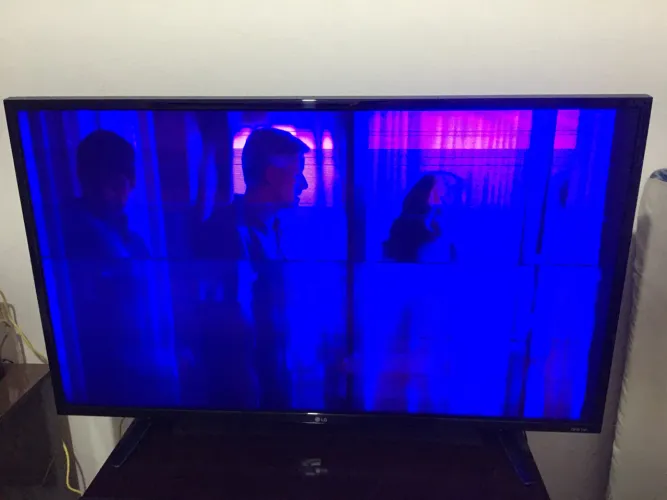 TV LED LG SMART 4K 43 polegadas com defeito