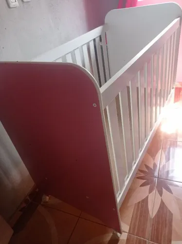Berço Infantil Rosa e Branco