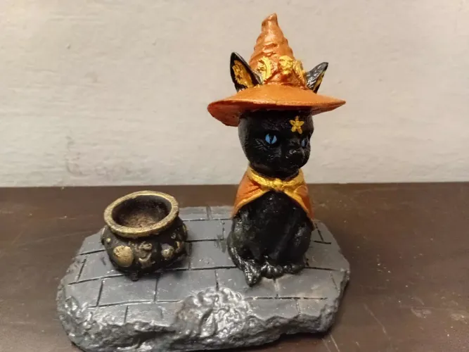 Estatua nova de resina c/ suporte p/ defumação