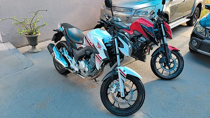 Honda CB Twister 250F branca 2022