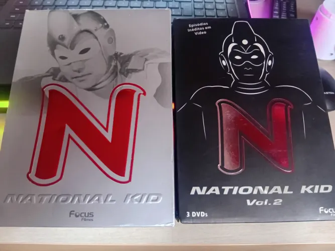 Box National Kid com os DVDs Lacrados.