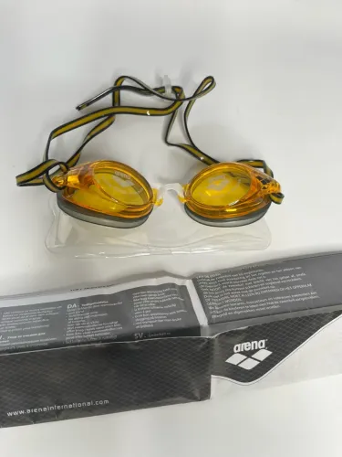 100 óculos de natação, marca Arena novos e originais. R$ 139,00 a unidade
