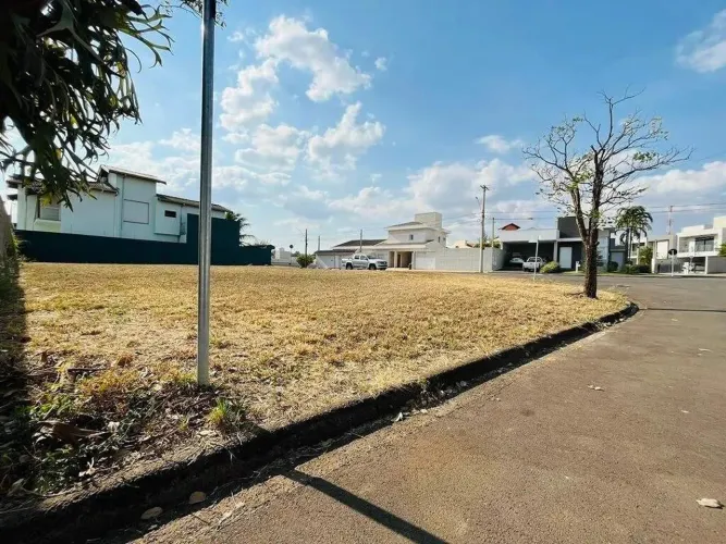 Lote à venda no Condomínio Porto Real I, Limeira
