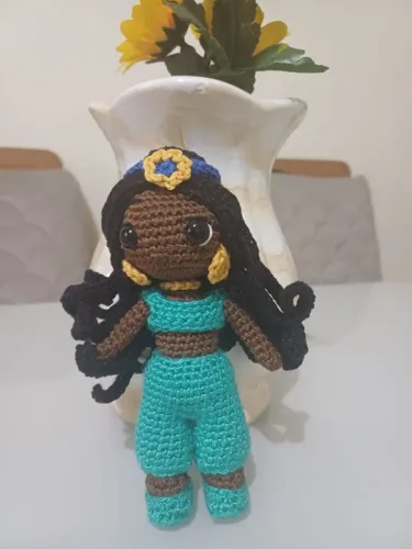 Boneca Jasmine em crochê Amigurumi 