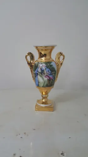 Vaso porcelana cena romântica com ouro