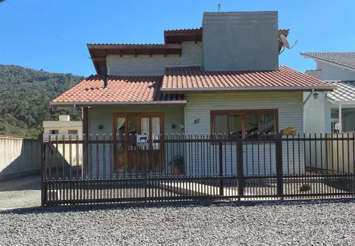 Terreno com casa mista construída bem localizado em Urubici/ SC