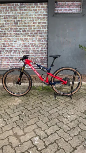 Bike Oggi Cattura pro T20 full carbono, Fox kashima